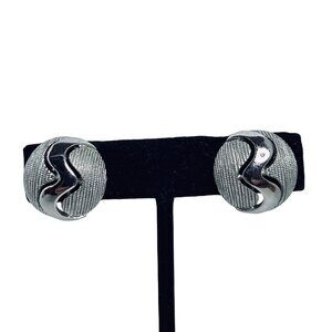 Vintage Crown Trifari Textured Silver Tone Clip On Earrings (5775)